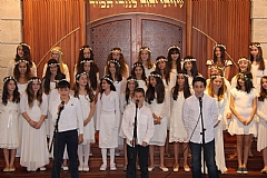 טקס בנות מצווה בבית הכנסת